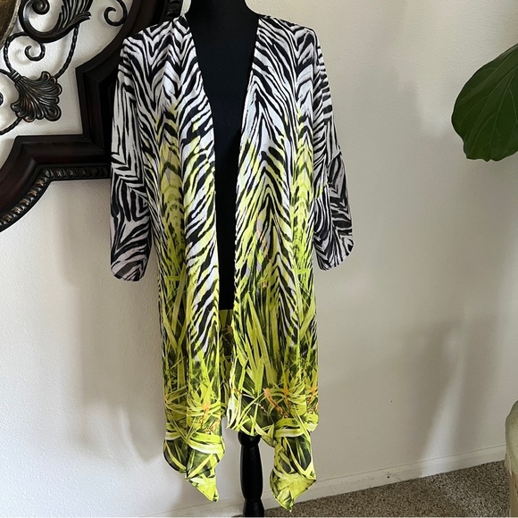 C Est. 1946 Women’s Animal Print Open Front Black White Green Orange Kimono NWOT - Picture 1 of 16